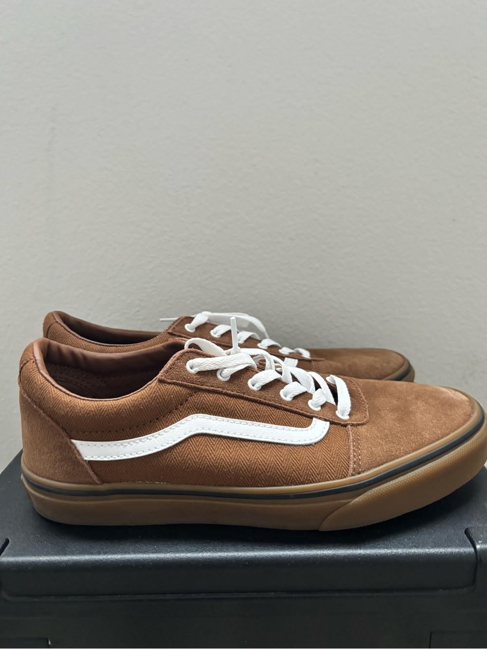 Vans Women's Classic Brown Low-Top Sneakers